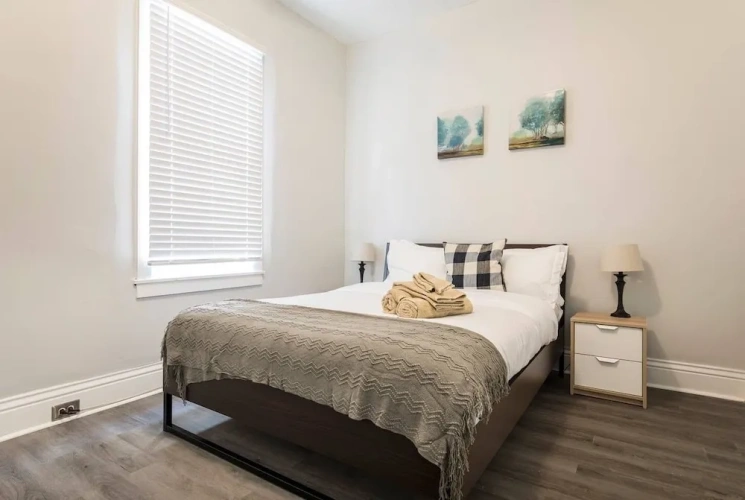 4 Bedrooms Cottage