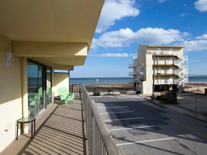 Diamond Head 208 Side by RedAwning