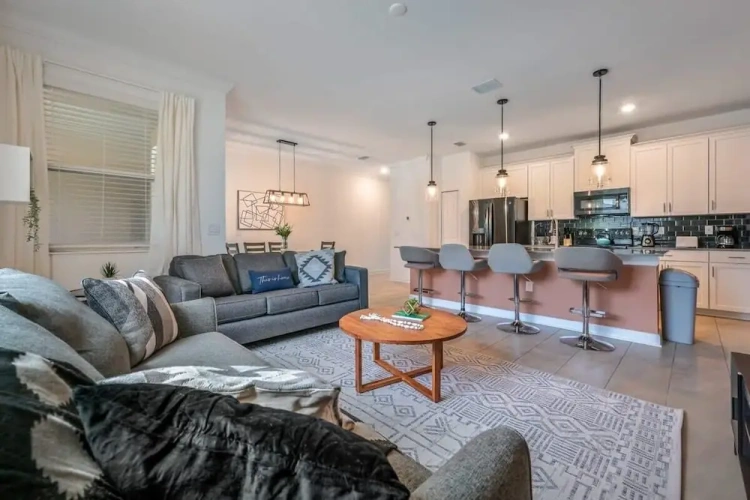 4 Bedrooms Villa