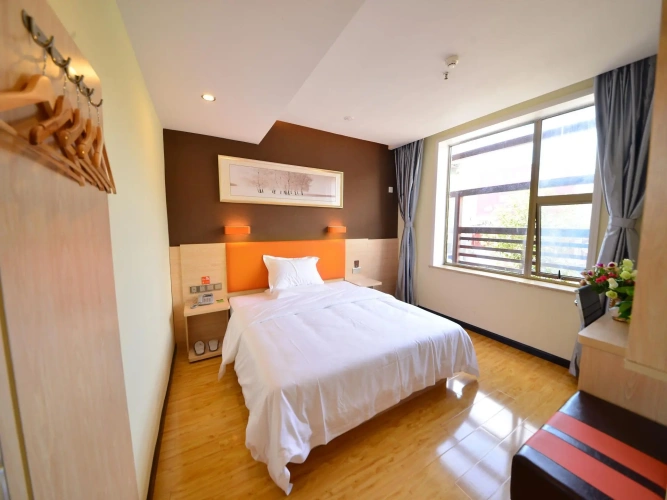 Standard Double room with street view