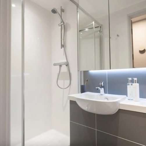 Comfortable Ensuite rooms - GUILDFORD - Campus Accommodation