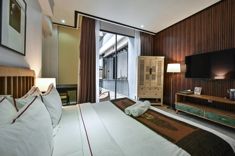 1825 Gallery Hotel