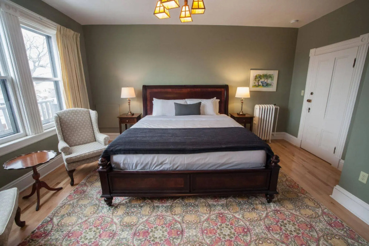 The Hillhurst Inn