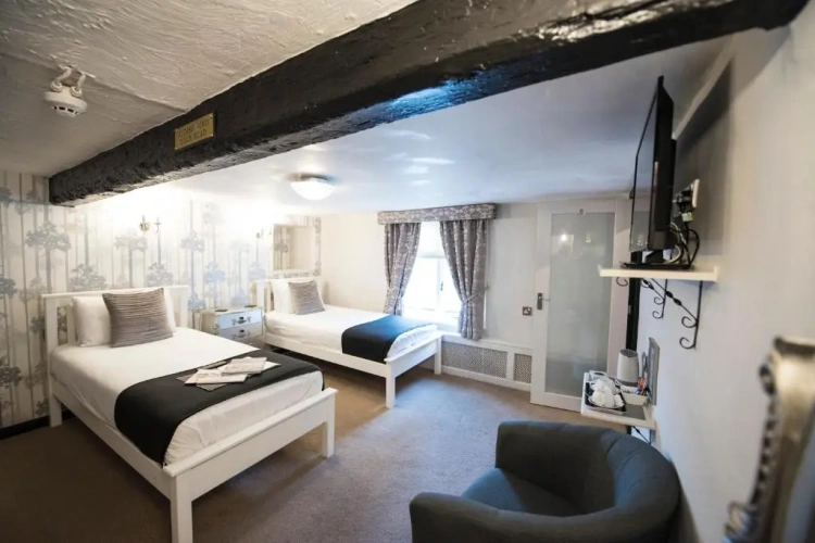 Standard Twin room