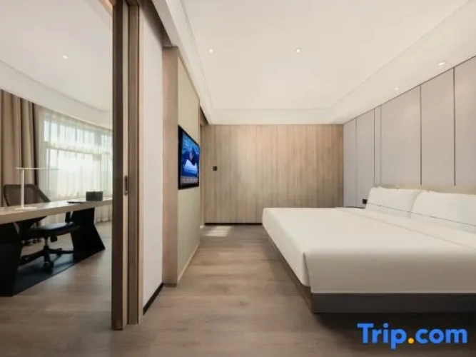 Double Suite with street view