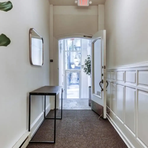 Sosuite Corner 1BR Apt w W D Desk