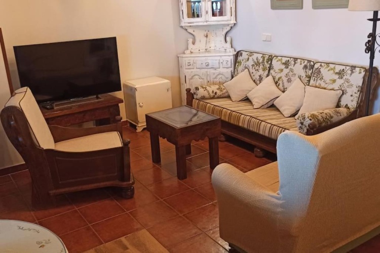 4 Bedrooms Cottage