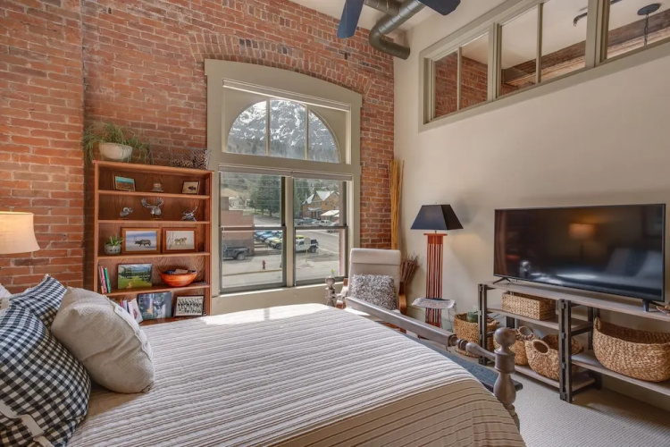 Updated Rustic-chic Condo on Ouray's Main Street!