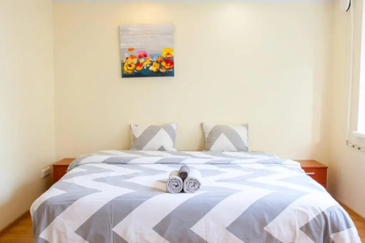 Bright studio with FREE PARKING and SELF CHECK-IN