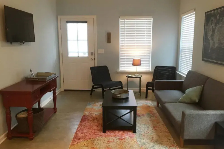 Clean & Serene House + Studio - Easy On/off I-40