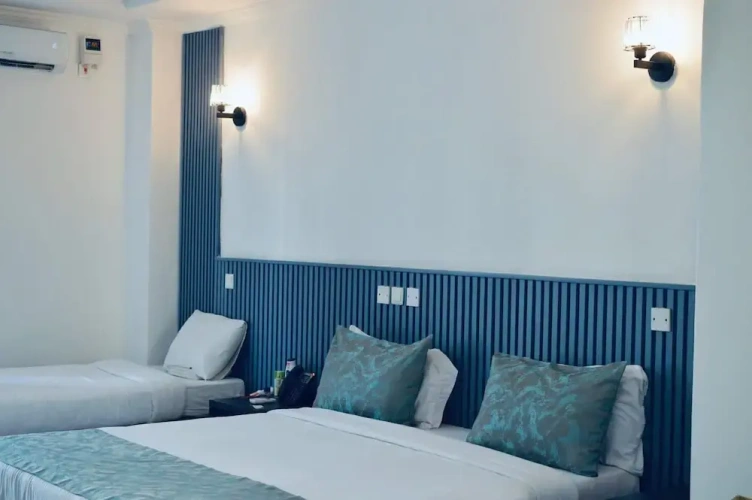 Deluxe Triple room with city view