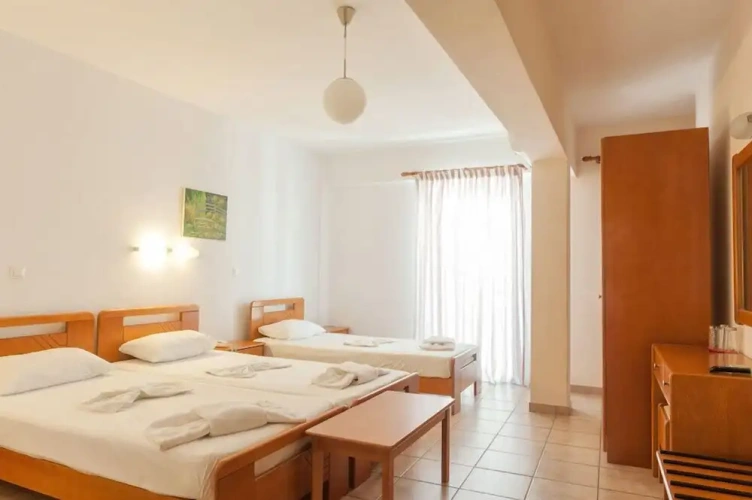 Standard Triple room