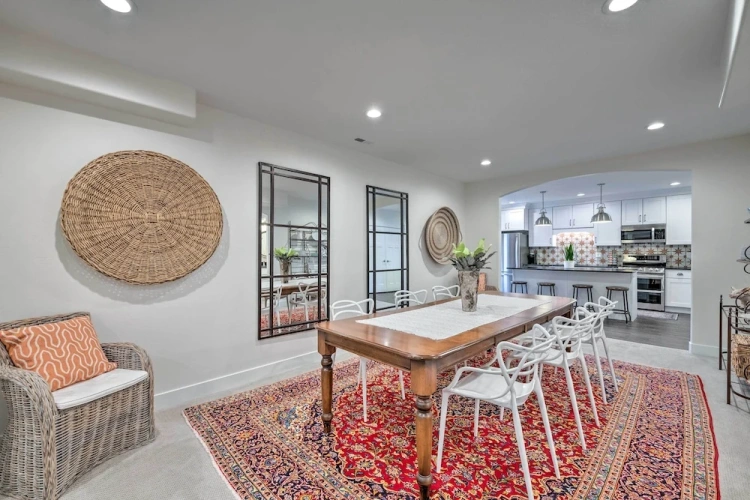 2 Bedrooms Apartment