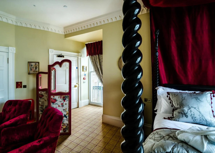 Crossbasket Castle Hotel & Restaurant