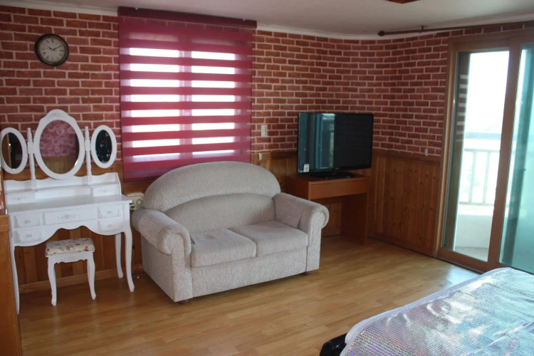 Queensbay Pension