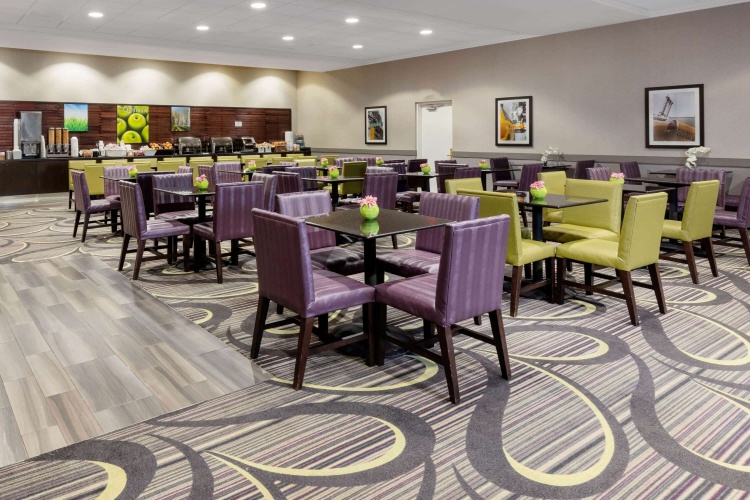 La Quinta Inn & Suites by Wyndham Clifton/Rutherford photo 22