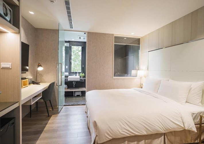 Standard Double room with lake view