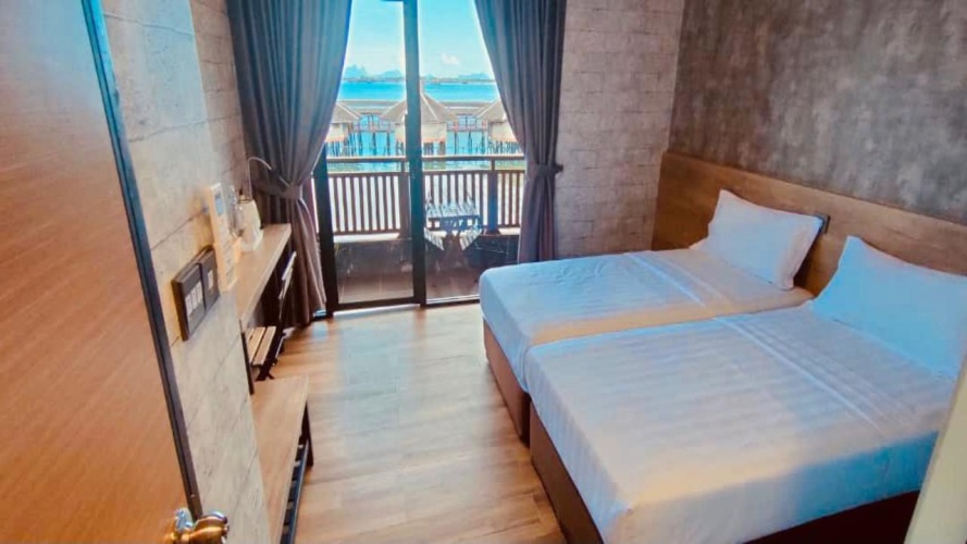 Standard Twin room with sea view