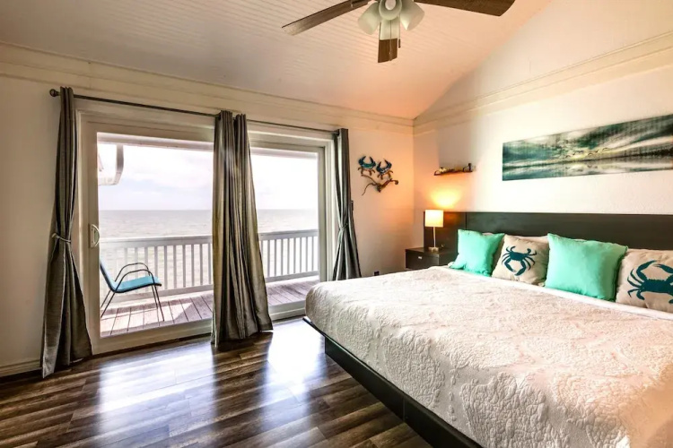 Pier & Pool Access: Bayfront Rockport Escape!