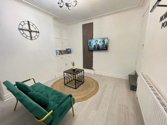 Cosy Contractor Stay-Sleeps 4