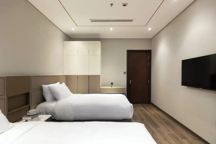 Otis Apartment