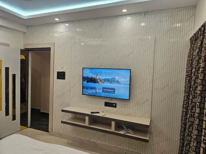 Luxe Lagoon