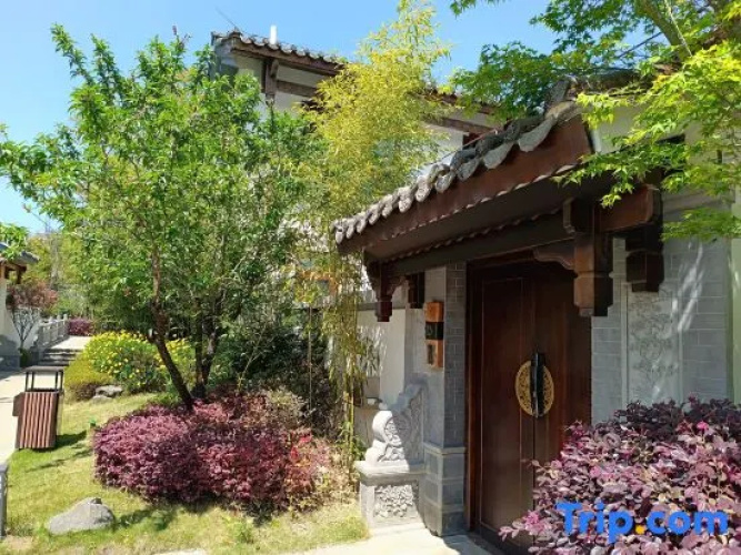 Heyue Hot Spring Villa Hotel
