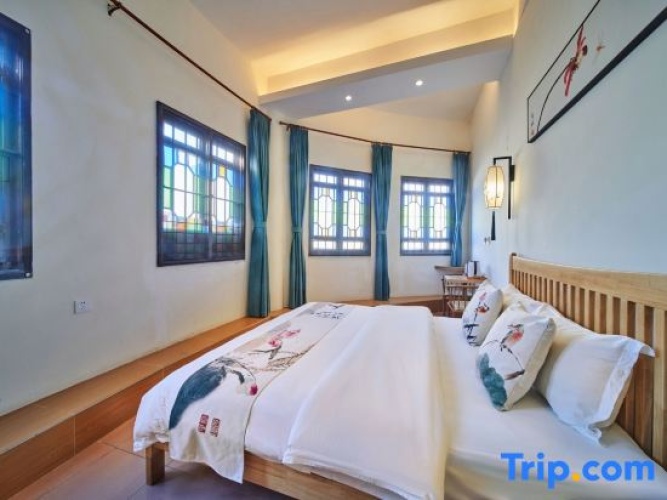 Standard Double room with street view