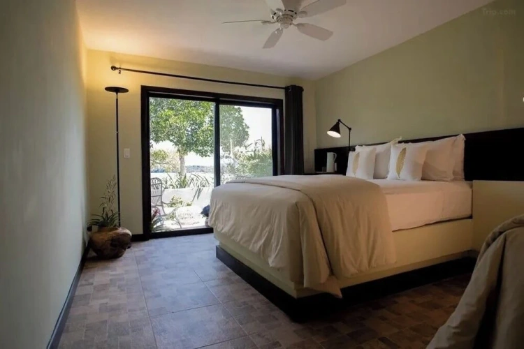 Comfort room