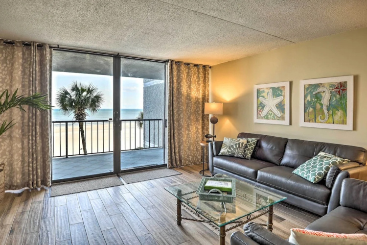 Chic Myrtle Beach Seaside Escape w/ Pool Access!