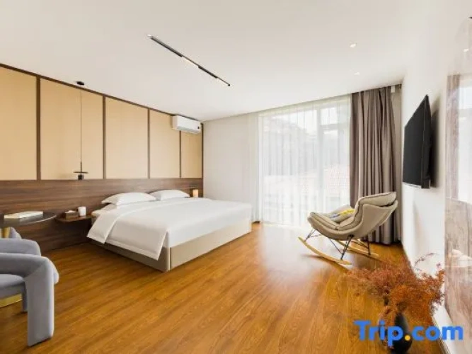 4 Bedrooms Villa with balcony