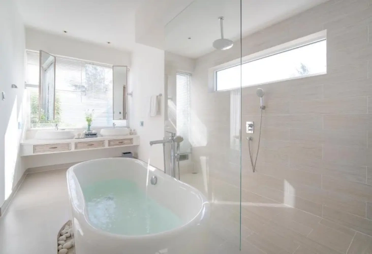 4 Bedrooms Villa beachfront