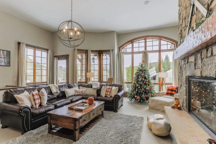 Iron Horse Manor 4 Bedroom Home