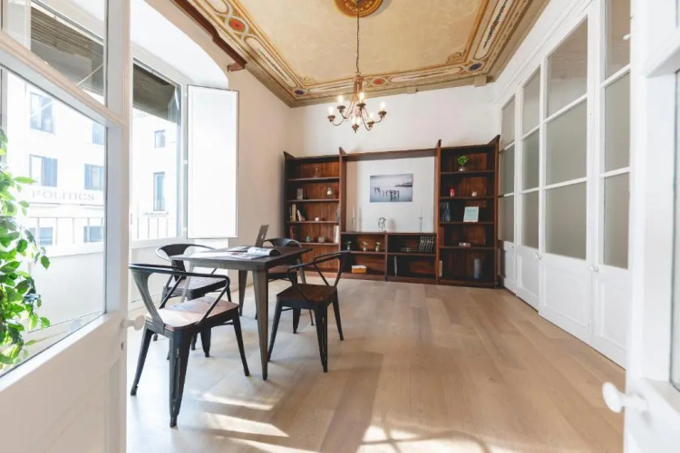 Bravissimo Plaça del Vi, Authentic Historic Apartment