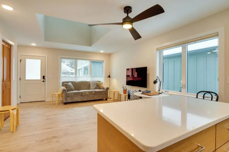 < 1 Mi to Carleton College: Wfh-friendly Apartment