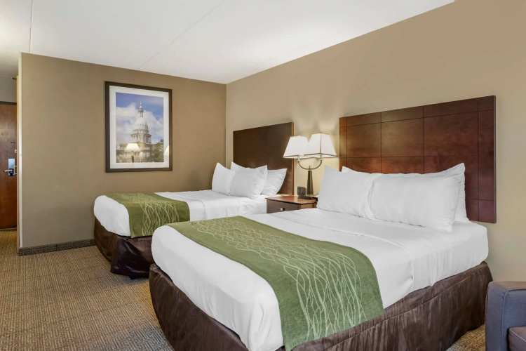 Comfort Inn Lansing West