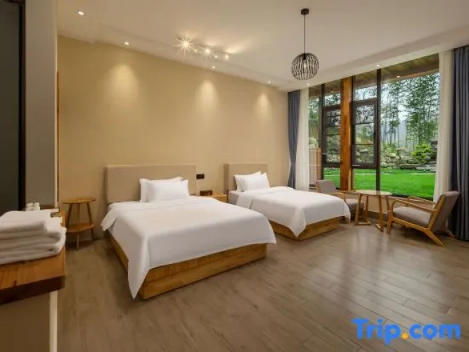 Standard Twin room with mountain view