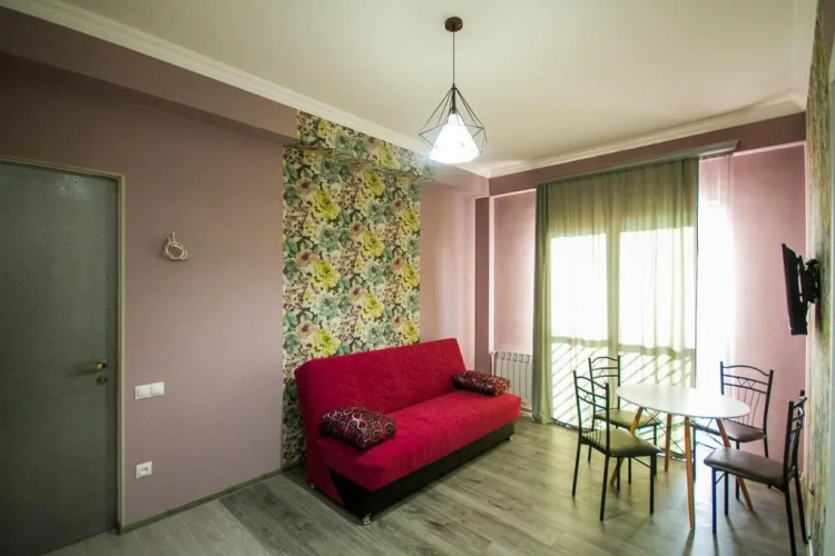 Lech Kachinski Apartment 4