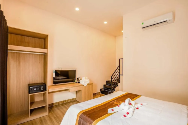 Happy Hotel