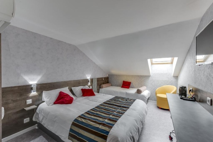 Standard Triple room