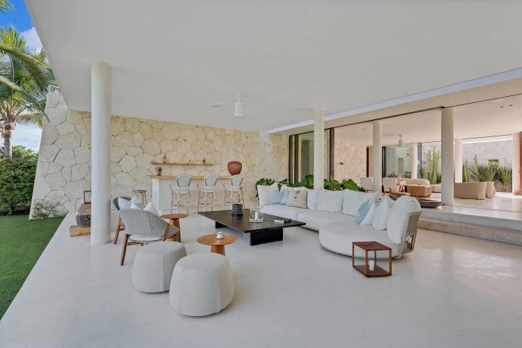 Magnificent 5BR Modern Tropical Villa With Pool