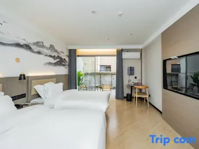 Standard Twin room with balcony