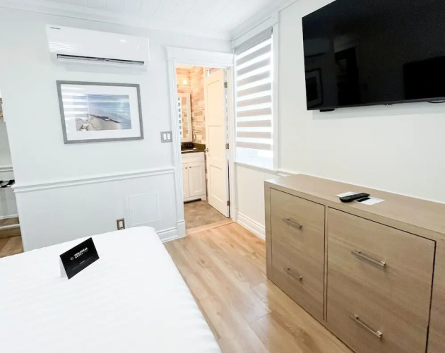 Colonial Hotel & Suites