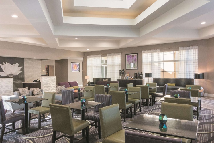 La Quinta Inn & Suites by Wyndham Orlando Airport North photo 28