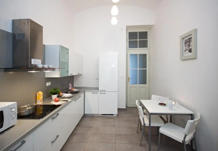 3 Bedrooms Apartment