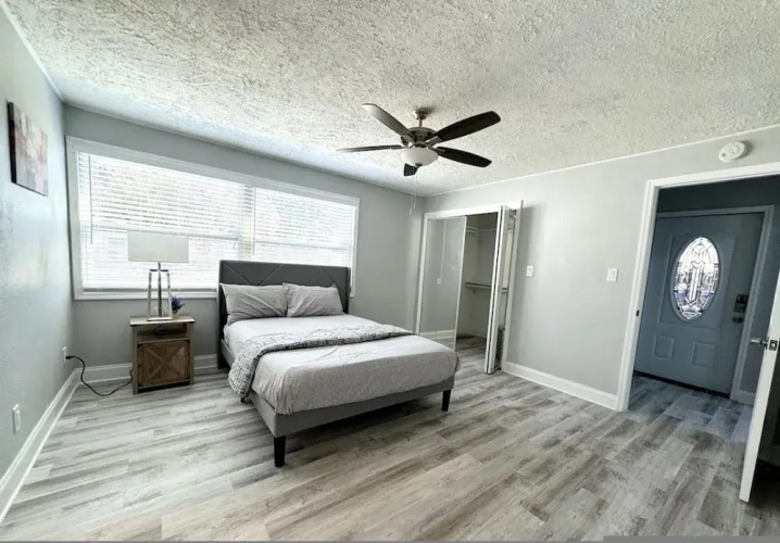 New Fresh House in Seminole Close to Beach