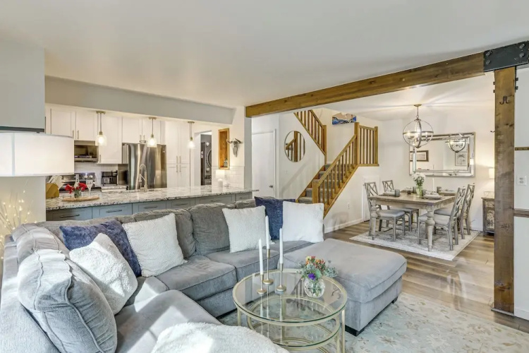 Hike, Ski & Golf: Fully Renovated Edwards Townhome