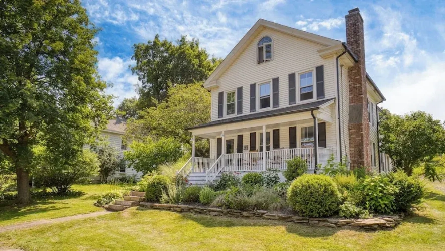 5 Bedrooms Cottage