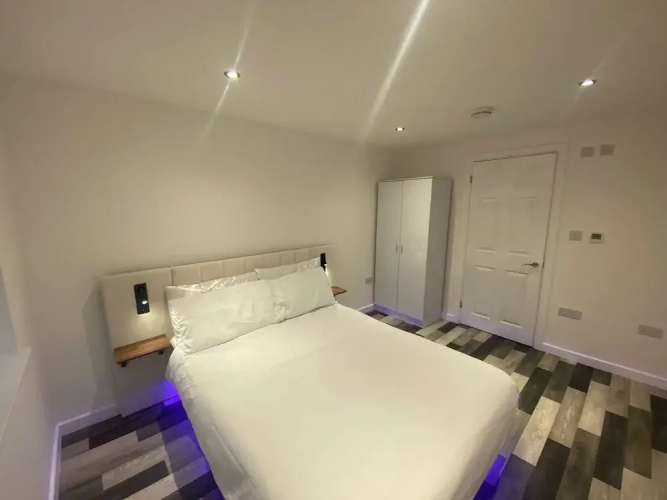 Stunning Truro 1-bed - Sleeps 2 & Parking