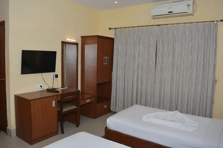 Hotel Golden Anchor Dhamara